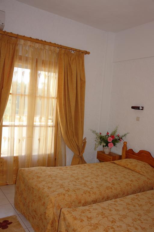 Aparthotel Prasoudopetra Ágios Matthaíos Pokoj fotografie